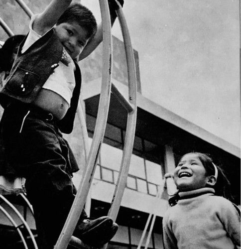 Imagen de Niños jugando en la Unidad Habitacional Independencia (atribuido)