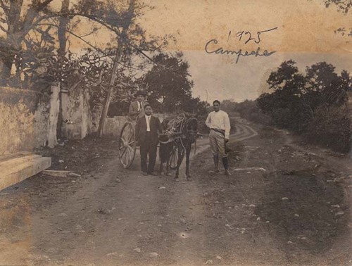 Imagen de Pedro Tello Andueza y Enrique Angli Lara en una carreta (atribuido)