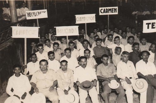 Imagen de Militantes del Partido de la Revolución Mexicana en el Teatro Francisco de Paula Toro en la Ciudad de San Francisco de Campeche (atribuido)
