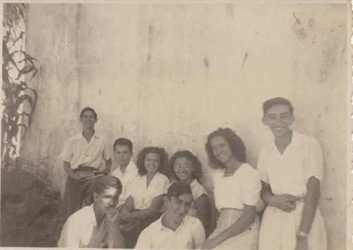 Imagen de Jóvenes del Instituto Campechano (atribuido)