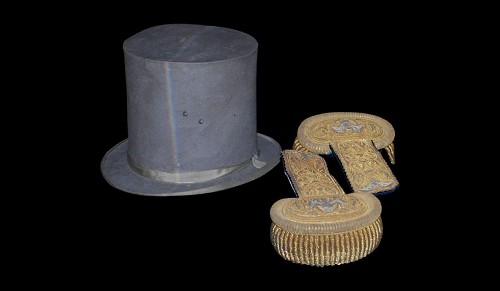 Imagen de Insignias y sombrero del Emperador Maximiliano (propio)
