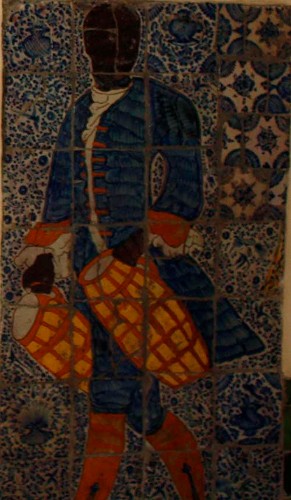 Imagen de Detalle de mosaico (atribuido), Hombre con tambores (alternativo)