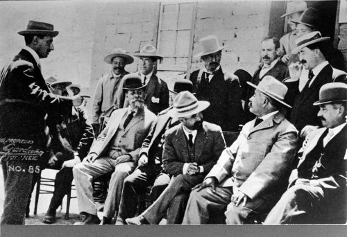 Imagen de Francisco I. Madero acompañado de los principales jefes de la revolución (atribuido)