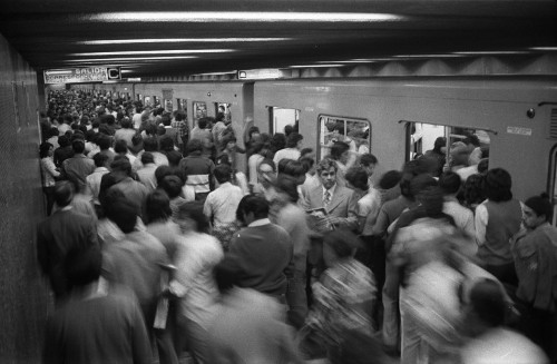 Imagen de Gente en una estación del metro (propio)