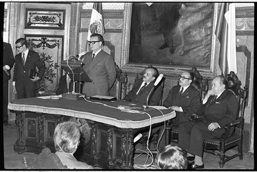 Imagen de Visita oficial del presidente de Chile, Salvador Allende, a la Ciudad de México. Salón de cabildos del Antiguo Palacio del Ayuntamiento (atribuido)