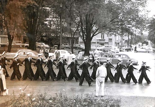 Imagen de Personal de la Secretaría de Marina marchando (atribuido)