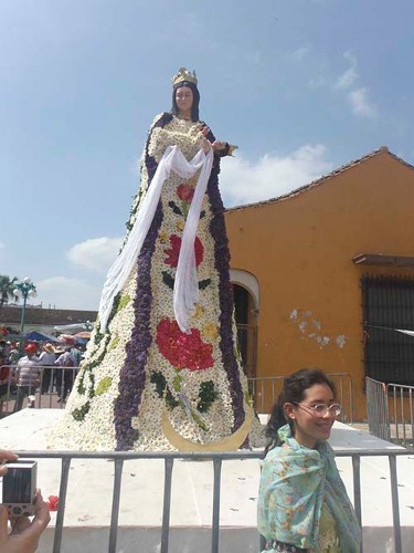Imagen de Adornada de flores, la Virgen de la Candelaria, frente a su Santuario (atribuido)