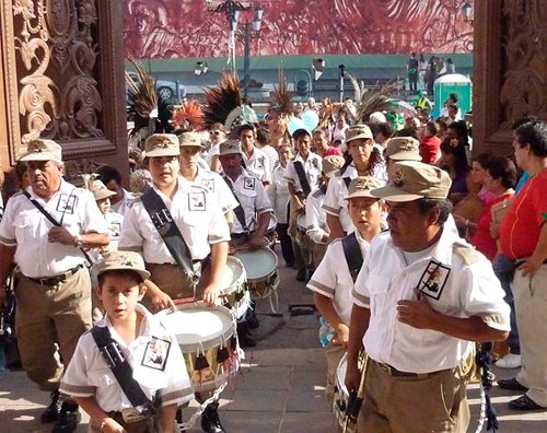 Imagen de La banda de guerra de las milicias de San Miguel Arcángel escolta los pendones (atribuido)
