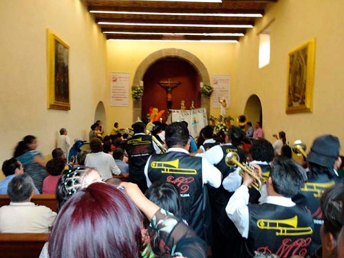 Imagen de La procesión ingresa a la parroquia (atribuido)