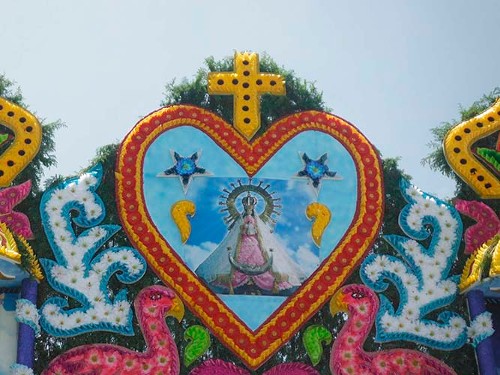 Imagen de Nuestra Señora de los Remedios cierra el Arco floral (atribuido)