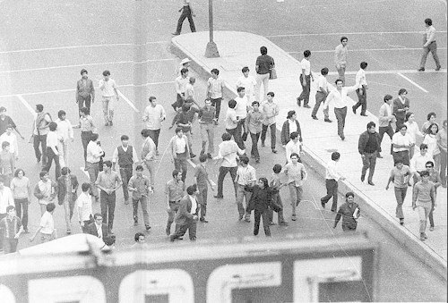 Imagen de Jóvenes en el movimiento estudiantil del 10 de junio de 1971 (atribuido)