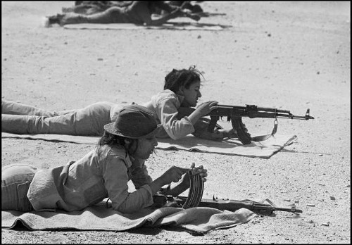 Imagen de Mujeres reciben instrucción militar en territorio liberado (propio)
