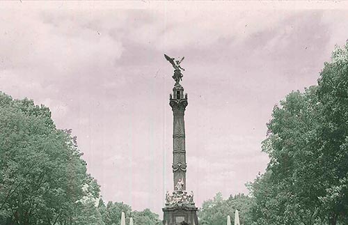 Portadilla de <p>Porfirio Díaz coloca la primera piedra del monumento a la Independencia</p>