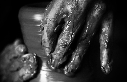 Portadilla de Imágenes de un proceso creativo: manos, agua y barro