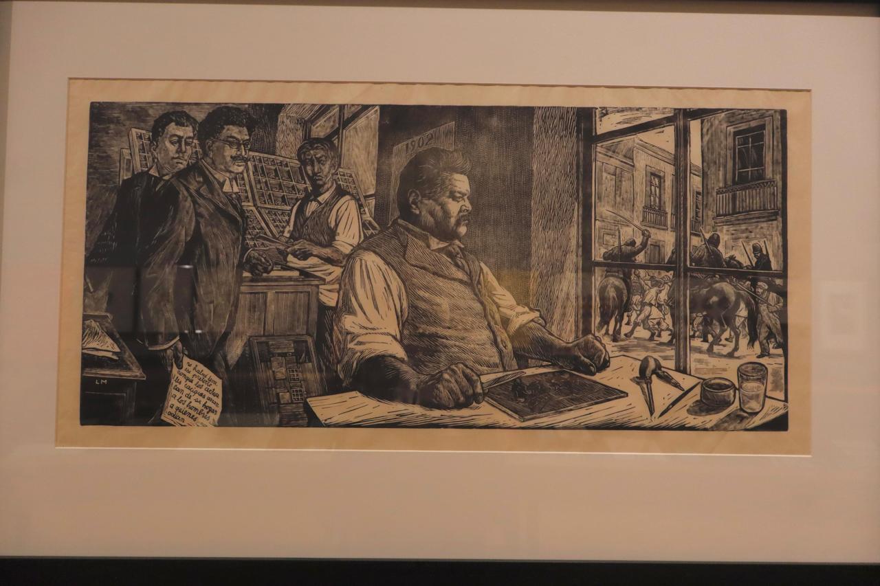 Detalle del montaje de la obra de Leopoldo Méndez, préstamo del Museo Nacional de la Estampa.