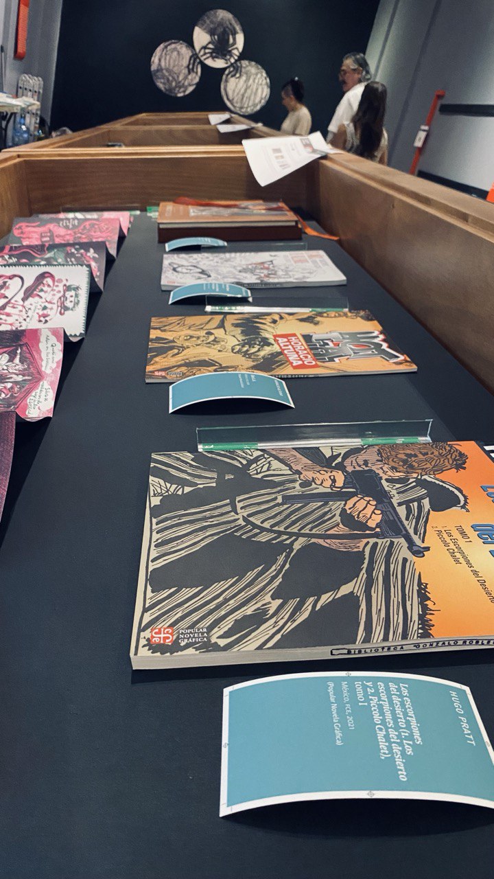 Montaje de los libros e ilustraciones de la nueva colección de <i>Novela Gráfica</i>, del <span style="font-variant:small-caps;">fce</span>.