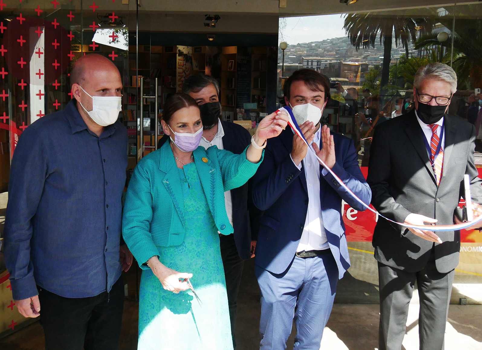 Inauguración de la Librería Manuel Rojas, con Rafael López Giral director del Fondo de Cultura en Chile, Dra. Beatriz Gutiérrez Müller, el alcalde de Valparaíso Jorge Sharp y el ex embajador de México en Chile Javier Olavarría.