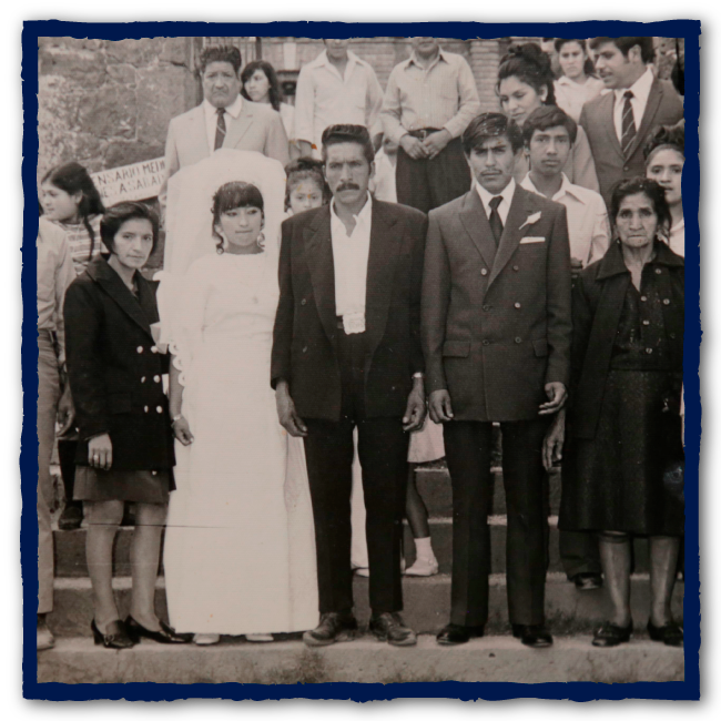 <div class='box-txt-carrusel'>
                                             <div class='pie-foto-box'>
                                            <p class='txt-carrusel'>Boda en la iglesia de Santa Ursula Coapa. </p>
                                             </div>
                                              <div class='ObjetoDigital'>                           
                                                    <a href='//memoricamexico.gob.mx/swb/memorica/Cedula?oId=5rQ2AJ8BefUxSyutWq8Y' target='_blank' class=''>Ir a recurso</a>
                                              </div>  
                                           </div>