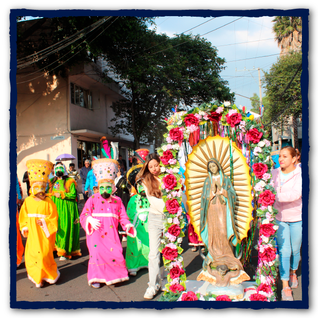 
                                        <div class='box-txt-carrusel'>
                                             <div class='pie-foto-box'>
                                                 <p class='txt-carrusel'>Grupo de chinelitos durante la fiesta de la Virgen de Guadalupe 2025.</p>
                                             </div>  
                                            <div class='ObjetoDigital'>
                                                    <a href='//memoricamexico.gob.mx/swb/memorica/Cedula?oId=Q6YyAJ8B-NpXuE3meQ7D' target='_blank' class=''>Ir a recurso</a>
                                              </div>  
                                        </div>