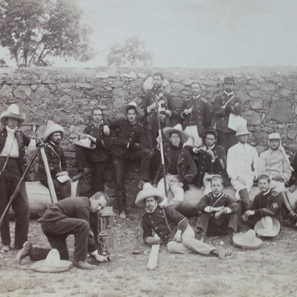 <div class='box-txt-carrusel'>
                                        <p class='txt-carrusel'>Brigada de la Escuela Naval de San Fernando, año de 1870.</p>
                                          <div class='ObjetoDigital'>
                                              
                                                <a href='//memoricamexico.gob.mx/swb/memorica/Cedula?oId=q2NIuJQBAF4Oqi8d2X26' target='_blank' class=''>Ir a recurso</a>
                                          </div>  
                                       </div>