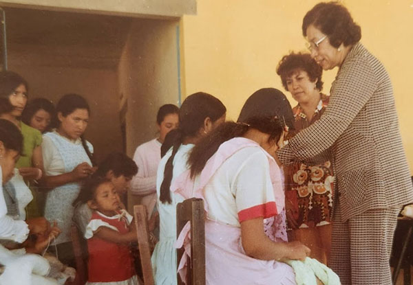 <h4 class='amarillo'></h4>
                        
                        <br>
                        Señoras tomando el taller de tejido impartido por trabajadoras sociales y esposas de trabajadores de la Secretaría de Recursos Hidráulicos, 1974, Tepeyanco, Tlaxcala.

                        <br>
                        <br>
                        CONAGUA-AHA, Fondo Colección Fotográfica, Caja 1342, Expediente 40873.
                        <br>
                        
                        <br>
                        <a href='//memoricamexico.gob.mx/swb/memorica/Cedula?oId=bNhXH44BlF5dMtimUhpm' target='_blank' class='ObjetoDigital'>Recurso digital</a>
                        