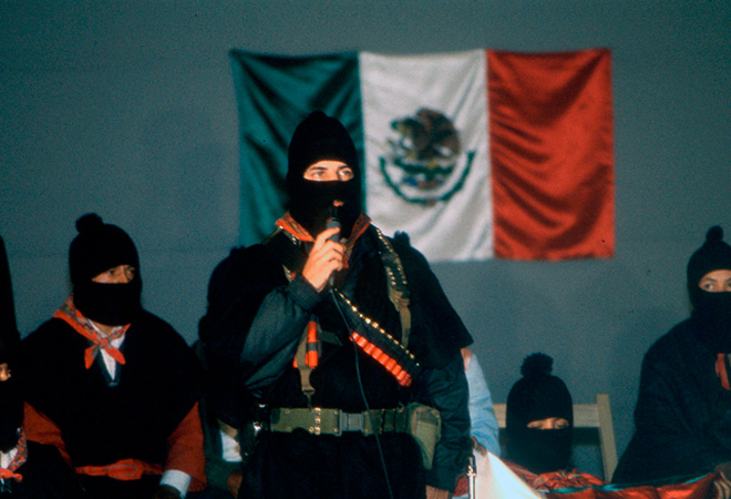 <div class='box-txt-carrusel'>
                                            <p class='txt-carrusel'>El subcomandante Marcos en las pláticas de paz, Chiapas, 1994.</p>
                                              <div class='ObjetoDigital'>
                                                 <img class='estrella-carrusel img-fluid' src='/work/models/memorica/recursos/exposiciones/ezln_10anios/img/estrella.svg' alt='' > 
                                                    <a href='//memoricamexico.gob.mx/swb/memorica/Cedula?oId=9MD9S5QBhbD5TmdV3pYu' target='_blank' class=''>Ir a recurso</a>
                                              </div>  
                                           </div>