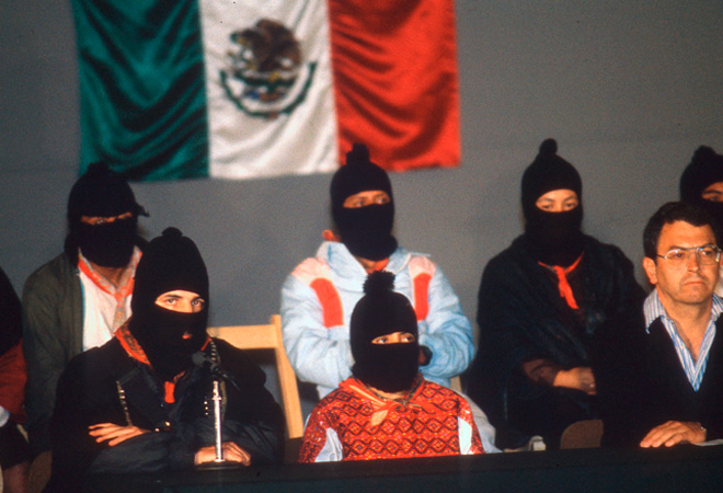 <div class='box-txt-carrusel'>
                                            <p class='txt-carrusel'>Pláticas de paz, San Cristóbal de las Casas, Chiapas, 1994.</p>
                                              <div class='ObjetoDigital'>
                                                 <img class='estrella-carrusel img-fluid' src='/work/models/memorica/recursos/exposiciones/ezln_10anios/img/estrella.svg' alt='' > 
                                                    <a href='//memoricamexico.gob.mx/swb/memorica/Cedula?oId=98D9S5QBhbD5TmdV3pbR' target='_blank' class=''>Ir a recurso</a>
                                              </div>  
                                           </div>