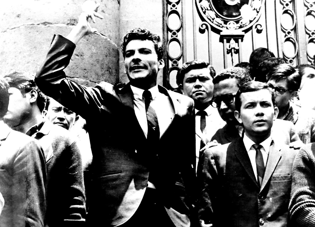 Protesta en contra del diputado Guillermo González Martínez por estudiantes del estado de Guerrero, 29 de agosto de 1967, Cámara de Diputados, Distrito Federal. DFS, Guerrero, AGN.