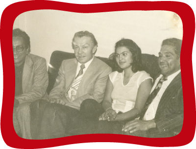 <div class='box-txt-carrusel'>
                                             <div class='pie-foto-box'>
                                                 <p class='txt-carrusel'>Gerardo Unzueta (director de <i>Oposición</i>), Víctor Afanasiev (director del periódico <i>Pravda</i>), Lucero Hellmer (fotógrafa) y Marcos Leonel Posadas (dirección de Redacción), 1981.</p>
                                             </div>
                                             <div class='ObjetoDigital'>
                                                    <a href='//memoricamexico.gob.mx/swb/memorica/Cedula?oId=FIL2N5cBLy2m8rnpoSke' target='_blank' class=''>Ir a recurso</a>
                                              </div>  
                                           </div>