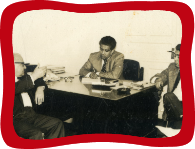 <div class='box-txt-carrusel'> 
                                          <div class='pie-foto-box d-none d-lg-block'>
                                                     <p class='txt-carrusel'>LH, <i>Arnoldo Martínez Verdugo y otros en las oficinas del Partido Comunista Mexicano</i>, <i>ca</i>. 1979. 
                                                        Arnoldo Martínez Verdugo fue un político y líder de izquierda mexicano, miembro del Comité Ejecutivo de la sección IV 
                                                        del Sindicato Nacional de la Industria del Papel. En 1946 ingresó en la Comisión Organizadora de la Juventud Comunista, 
                                                        motivado por la lucha del pueblo soviético contra la Alemania nazi y en 1952 fue electo secretario del Comité del Distrito Federal 
                                                        del Partido Comunista y, en 1963, se convirtió en secretario general del Comité Central del Partido Comunista Mexicano (<span style='font-variant:small-caps;'>pcm</span>).</p>
                                                 </div> 
                                                  <div class='pie-foto-box  d-lg-none'>
                                                     <p class='txt-carrusel'>LH, <i>Arnoldo Martínez Verdugo y otros en las oficinas del Partido Comunista Mexicano</i>, <i>ca</i>. 1979. </p>
                                                 </div> 
                                                 <div class='ObjetoDigital'>
                                                    <a href='//memoricamexico.gob.mx/swb/memorica/Cedula?oId=MYL2N5cBLy2m8rnpoilh' target='_blank' class=''>Ir a recurso</a>
                                                 </div>  
                                             </div>