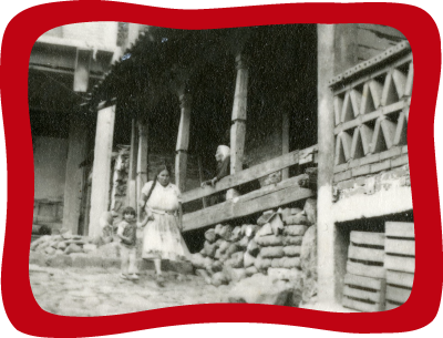 <div class='box-txt-carrusel'>
                                          <div class='pie-foto-box '>
                                                     <p class='txt-carrusel'>LH, <i>Madre y su hijo. Michoacán</i>, <i>ca</i>. 1978.</p>
                                                 </div> 
                                                 <div class='ObjetoDigital'>
                                                    <a href='//memoricamexico.gob.mx/swb/memorica/Cedula?oId=N4L2N5cBLy2m8rnpoimh' target='_blank' class=''>Ir a recurso</a>
                                                 </div>  
                                             </div>