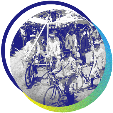 Carro alegórico “Club Racycle de Puebla”
                             durante el desfile de primavera, México, ca. 1908.