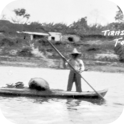 <h4>Pescadores navegan en una canoa (<i>ca</i>. 1930).</h4>
                
                                            <a href='/swb/memorica/Cedula?oId=H6z1G4sBJajhQtXCyUqP' target='_blank' class='ObjetoDigital'>Recurso digital</a>