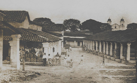 <h4 class='amarillo'></h4>
        <br>
        <b>Fotos de Oaxaca  </b><br><br>
        Pinotepa, Mixteca Baja (Foto: Maler, 1874).

        <br>

        <br>
        <a href='//memoricamexico.gob.mx/swb/memorica/Cedula?oId=UlW4rHsBz6zaYO7D4zb1' target='_blank' class='ObjetoDigital'>Recurso digital</a>
        