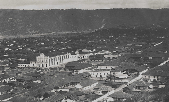 <h4 class='amarillo'></h4>
<br>
<b>Documentos y fotos de Chiapas </b><br><br>
Foto panorámica de San Cristóbal, Chiapas (Foto: Maler, 1877).
<br>
<br>
<a href='//memoricamexico.gob.mx/swb/memorica/Cedula?oId=mVW4rHsBz6zaYO7D3DXG' target='_blank' class='ObjetoDigital'>Recurso digital</a>
