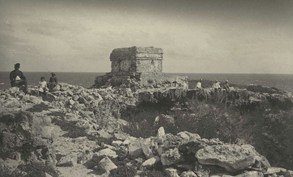 <h4 class='amarillo'></h4>
            <br>
            <b>Fotos ruinas de Campeche, Yucatán y Quintana Roo (Maler, 1886-1894)
            </b><br><br>
            Isla Mujeres, Quintana Roo. Imagen 13 del pdf.
            <br>
            <br>
          
            <a href='//memoricamexico.gob.mx/swb/memorica/Cedula?oId=M1W4rHsBz6zaYO7D4jbi' target='_blank' class='ObjetoDigital'>Recurso digital</a>
            