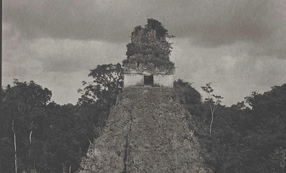 <h4 class='amarillo'></h4>
<br>
<b>Fotos de ruinas en Chiapas y Guatemala (Maler, 1895-1905) 
</b><br><br>
Tikal, Guatemala.  Imagen 3 del pdf.

<br>
<br>
<a href='//memoricamexico.gob.mx/swb/memorica/Cedula?oId=P1W4rHsBz6zaYO7D4zYv' target='_blank' class='ObjetoDigital'>Recurso digital</a>
