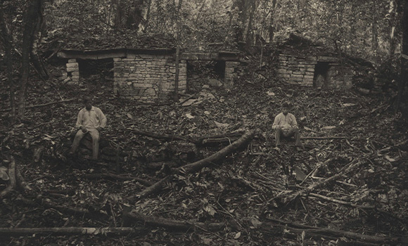 <h4 class='amarillo'></h4>
                    <br>
                    <b>Fotos de monumentos escultóricos y ruinas visitadas</b><br><br>
                    El Chicozapote, El Petén, Guatemala (Foto: Maler, 1897).  Imagen 17 del pdf.
                    <br>
                    <br>
                    
                    <a href='//memoricamexico.gob.mx/swb/memorica/Cedula?oId=n1W4rHsBz6zaYO7D3DXz' target='_blank' class='ObjetoDigital'>Recurso digital</a>
                    