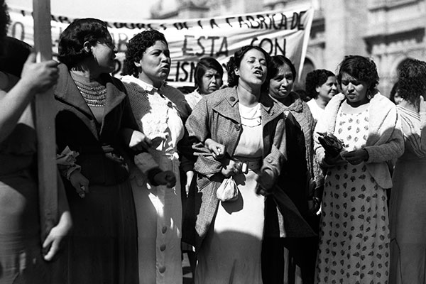 Mujeres se manifiestan y exigen sus derechos civiles